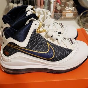 Nike Air Max Lebron 7 SZ 4.5